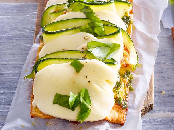 Pizzette caprese verde Rezept