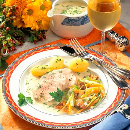Pochierte Schweinefilets mit Meerrettichsoße Rezept Pochierte Schweinefilets mit Meerrettichsoße Rezept