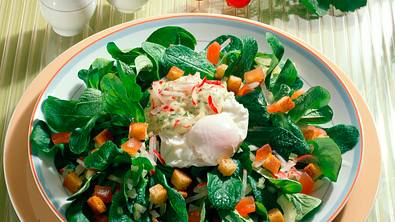 Pochiertes Ei auf Feldsalat Rezept - Foto: LECKER @ Bauer Media Group
