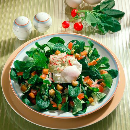 Pochiertes Ei auf Feldsalat Rezept Pochiertes Ei auf Feldsalat Rezept