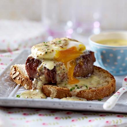 Pochiertes Ei auf Rumpsteak Rezept Pochiertes Ei auf Rumpsteak Rezept