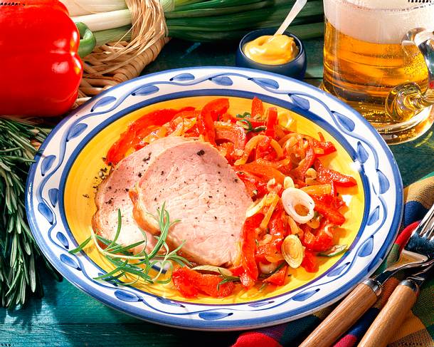 Pochiertes Kasseler mit Paprika-Gemüse Rezept