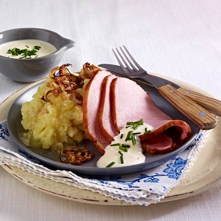 Pochiertes Kasseler zu Birnen-Kartoffelpüree mit Meerrettich-Schmand Rezept