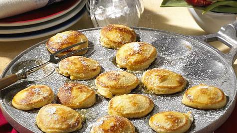 Poffertjes (Minipfannkuchen mit Hefe) Rezept - Foto: House of Food / Bauer Food Experts KG