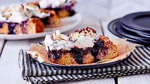 Poke-Blaubeer-Kleckserei „Schaumkuss-Pointe“ Rezept - Foto: House of Food / Bauer Food Experts KG