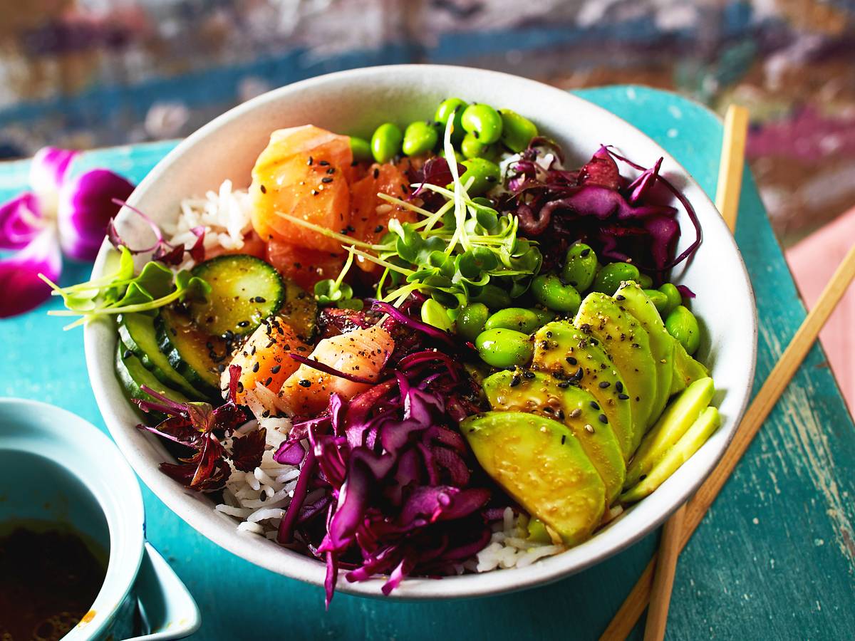 Poké-Bowl mit Rotkohl