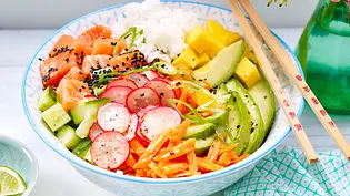 Poké Bowl mit Lachs Rezept - Foto: LECKER @ Bauer Media Group Poké Bowl mit Lachs Rezept - Foto: LECKER @ Bauer Media Group