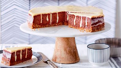 Poke-Schoko-Cheesecake „Sweet Smile“ Rezept - Foto: LECKER @ Bauer Media Group