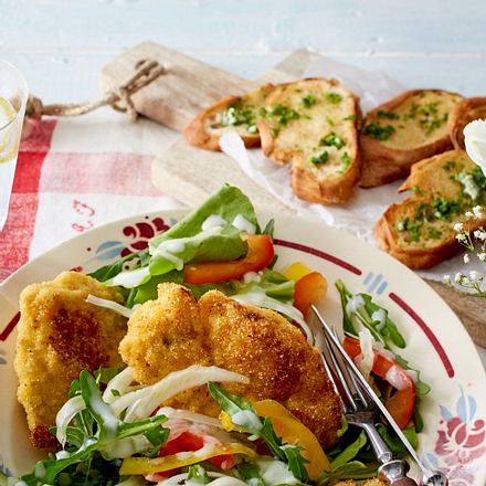 Polenta-Schnitzelchen auf Sommersalat Rezept