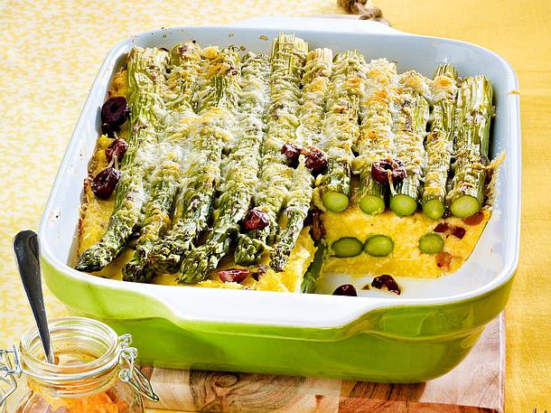 Polenta-Spargel-Auflauf mit Oliven und Paprika-Pesto Rezept Polenta-Spargel-Auflauf mit Oliven und Paprika-Pesto Rezept