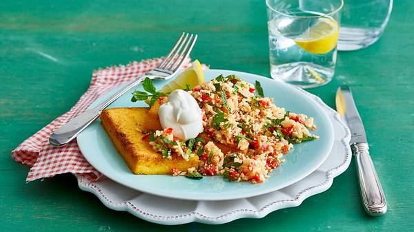 Polentaschnitten mit Blumenkohl-Couscous Rezept - Foto: House of Food / Bauer Food Experts KG