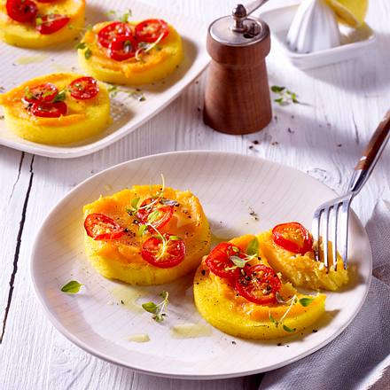 Polentataler mit gebackenem Süßkartoffel-Pastinaken-Püree Rezept Polentataler mit gebackenem Süßkartoffel-Pastinaken-Püree Rezept