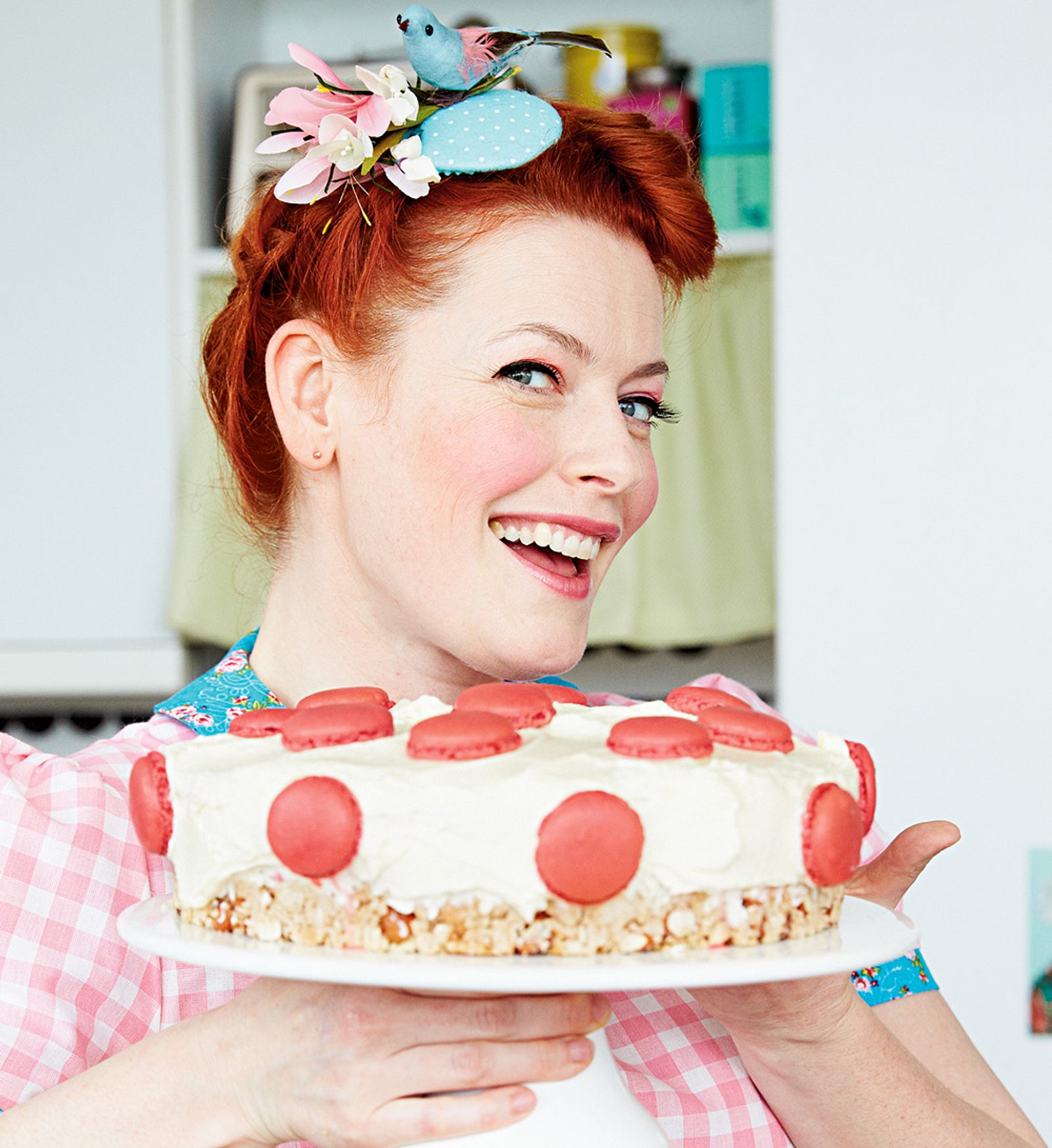 Polka-Dot-Torte mit Himbeercreme Rezept | LECKER