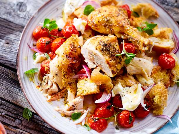 Pollo-Panzanella mit Kirschtomaten Rezept Pollo-Panzanella mit Kirschtomaten Rezept