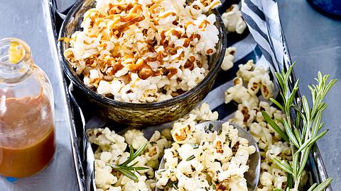Popcorn süß und salzig (mit Karamell und Rosmarin) Rezept - Foto: House of Food / Bauer Food Experts KG