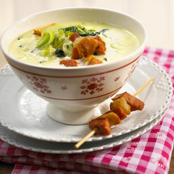 Porree-Creme-Suppe mit Leberkäse-Croûtons Rezept Porree-Creme-Suppe mit Leberkäse-Croûtons Rezept