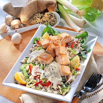 Porree-Reissalat mit Lachs-Spießen Rezept Porree-Reissalat mit Lachs-Spießen Rezept