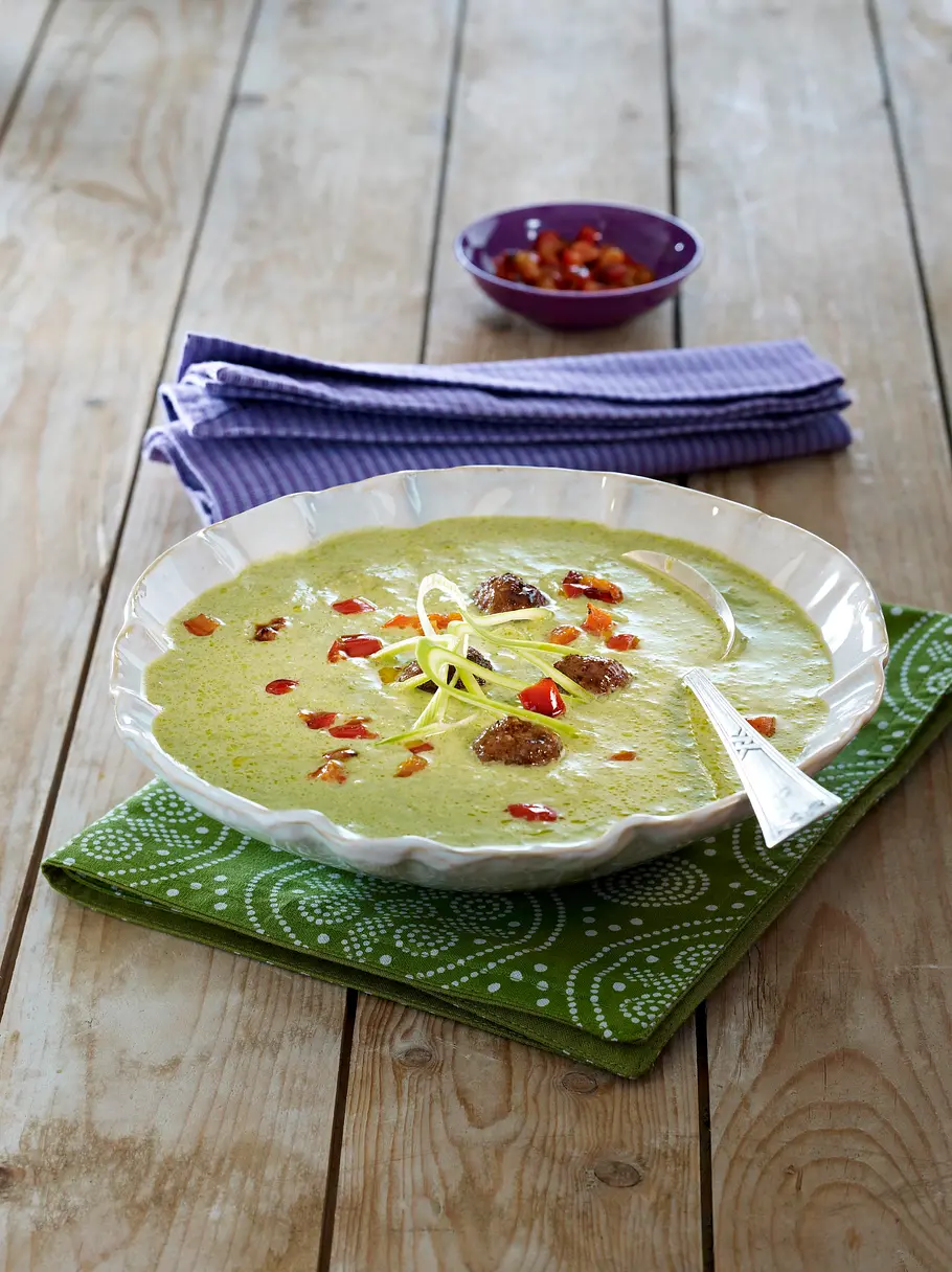 Porree-Suppe mit pikanten Hackbällchen Rezept Porree-Suppe mit pikanten Hackbällchen Rezept