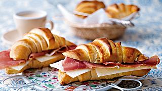 Portugiesische Croissants mit Käse und Schinken Rezept - Foto: House of Food / Bauer Food Experts KG