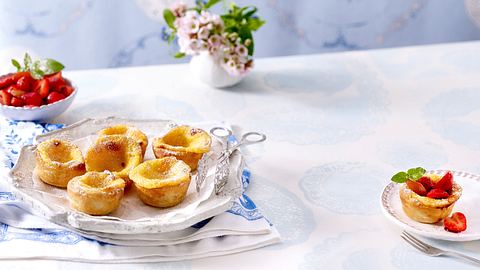 Portugiesische Natas mit Obst-Salat Rezept - Foto: House of Food / Bauer Food Experts KG