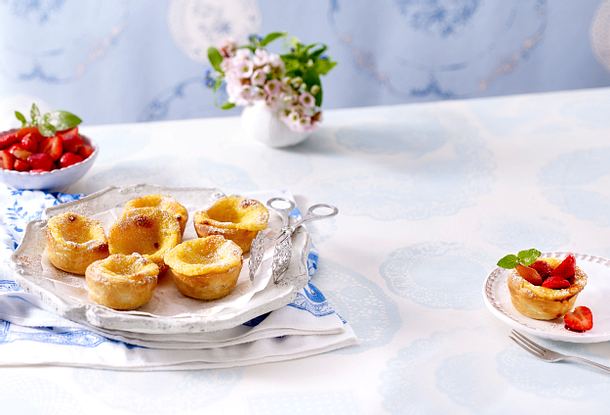 Portugiesische Natas mit Obst-Salat Rezept Portugiesische Natas mit Obst-Salat Rezept