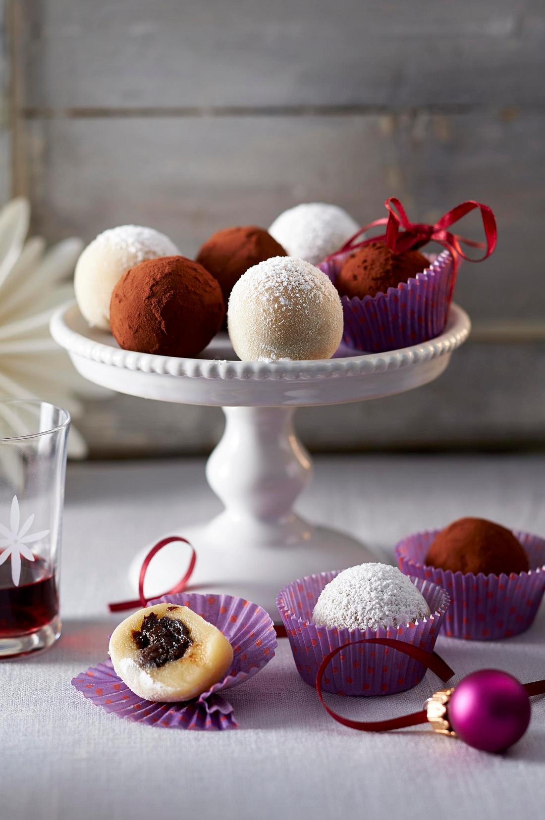 Portwein-Pflaumen-Marzipan-Pralinen Rezept | LECKER