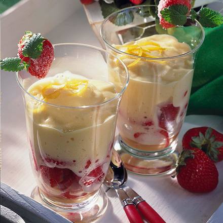 Portweinschaumcreme mit Erdbeeren Rezept Portweinschaumcreme mit Erdbeeren Rezept