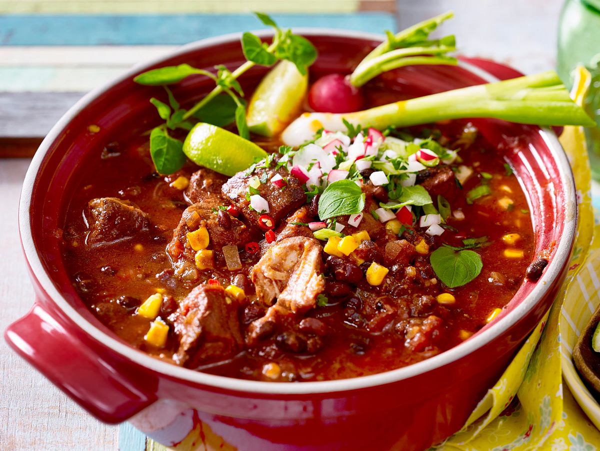 Pozole rojo (Eintopf mit Mais und Schweinegulasch) Rezept