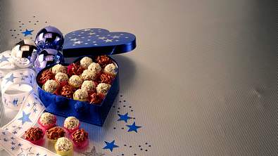 Pralinen aus NÜssen und Mandeln - Foto: LECKER @ Bauer Media Group