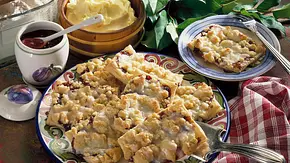 Prasselkuchen mit Pflaumenmus Rezept - Foto: LECKER @ Bauer Media Group