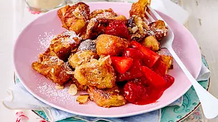 Preisbewusster French Toast mit Beerensoße Rezept - Foto: LECKER @ Bauer Media Group Preisbewusster French Toast mit Beerensoße Rezept - Foto: LECKER @ Bauer Media Group