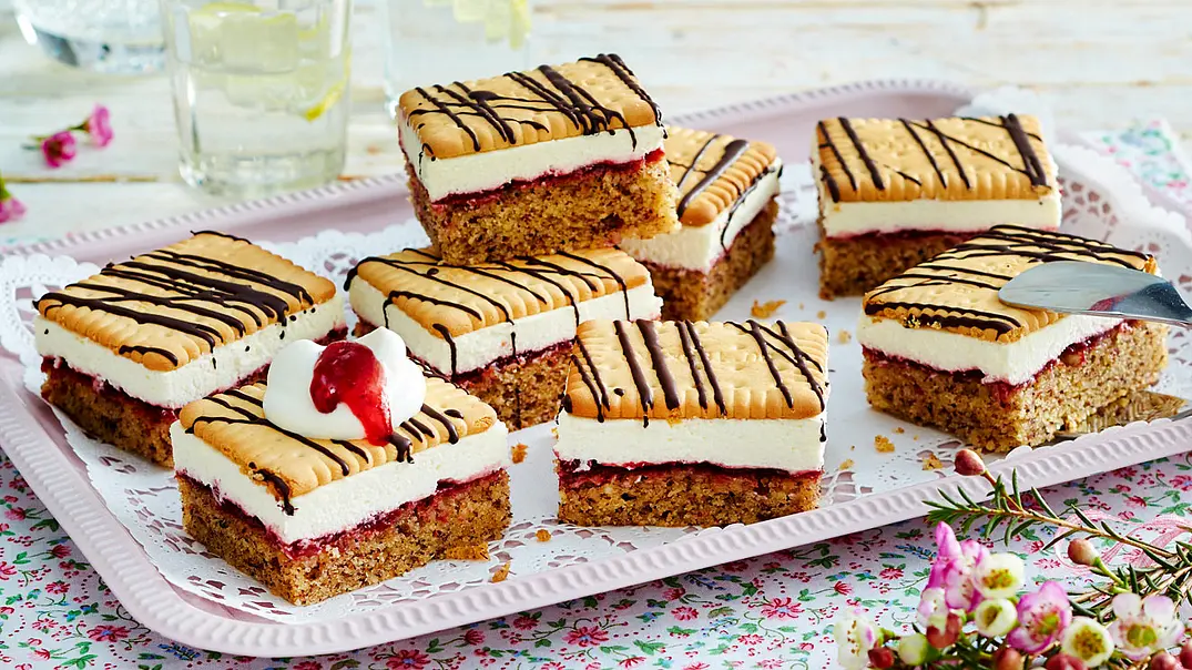 Preiselbeer-Butterkeks-Kuchen Rezept - Foto: LECKER @ Bauer Media Group Preiselbeer-Butterkeks-Kuchen Rezept - Foto: LECKER @ Bauer Media Group