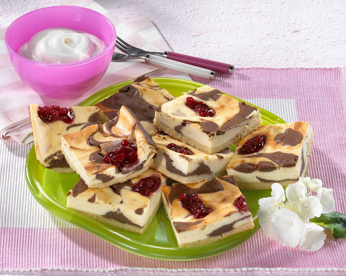 Preiselbeer-Schoko-Käse-Blechkuchen Rezept