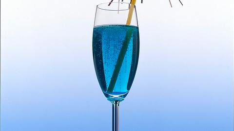 Prickelnder Sekt-Cocktail Rezept - Foto: Take
