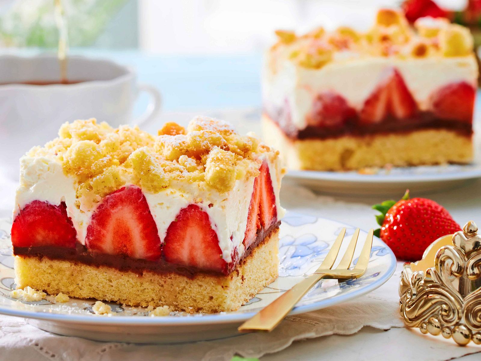 Einfache Erdbeerschnitten vom Blech | LECKER