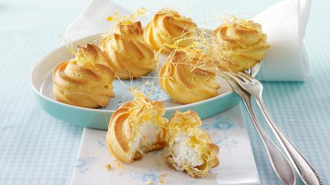 Profiteroles mit Vanillesahne-Füllung und Karamellfäden Rezept - Foto: House of Food / Bauer Food Experts KG