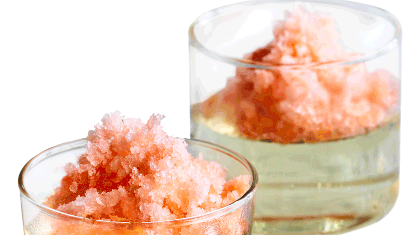 Prosecco-Jelly mit crushed Ice aus „Aperol“ und Grapefruit Rezept - Foto: House of Food / Bauer Food Experts KG