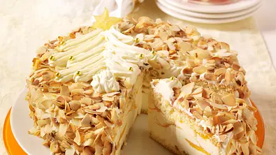 Prosecco-Pfirsich-Torte Rezept - Foto: LECKER @ Bauer Media Group