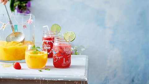 Proseccobowle „Tropical“ Rezept - Foto: House of Food / Bauer Food Experts KG