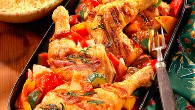 Provenzalische Hähnchenschenkel Rezept - Foto: LECKER @ Bauer Media Group