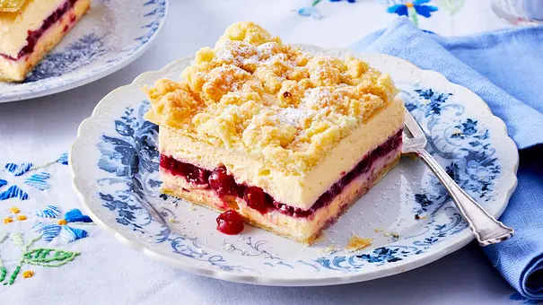 Pudding-Creme-Schnitten mit Streuseln Rezept - Foto: LECKER @ Bauer Media Group Pudding-Creme-Schnitten mit Streuseln Rezept - Foto: LECKER @ Bauer Media Group