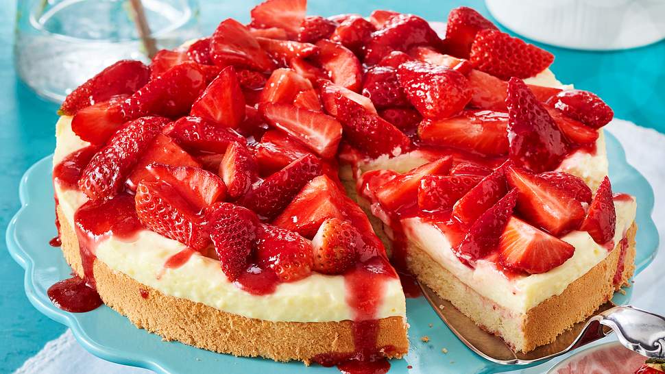 Puddingkuchen mit Erdbeeren - Foto: House of Food / Bauer Food Experts KG