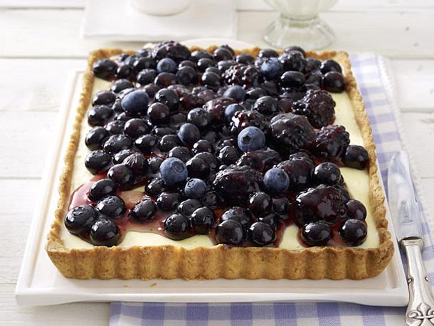 Puddingtarte mit Blaubeeren und Brombeeren Rezept Puddingtarte mit Blaubeeren und Brombeeren Rezept