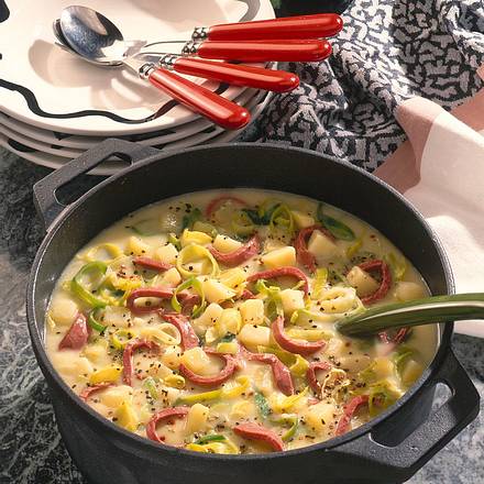 Pürierte Kartoffelsuppe mit Porree und Rindersaft Rezept Pürierte Kartoffelsuppe mit Porree und Rindersaft Rezept