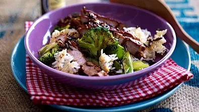 Puffwildreis mit zweimal gebratenem Schweinefleisch Rezept - Foto: LECKER @ Bauer Media Group