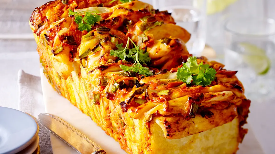 Pull-Apart-Bread mit Hähnchen und Käse Rezept - Foto: LECKER @ Bauer Media Group Pull-Apart-Bread mit Hähnchen und Käse Rezept - Foto: LECKER @ Bauer Media Group