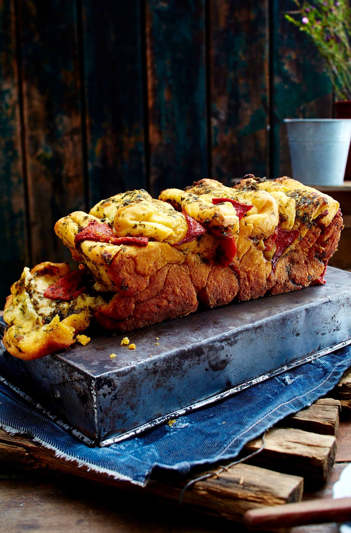 Pull Apart Bread mit Petersilien-Sardellen-Butter Rezept