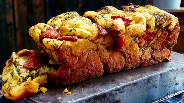 Pull Apart Bread mit Petersilien-Sardellen-Butter Rezept - Foto: LECKER @ Bauer Media Group