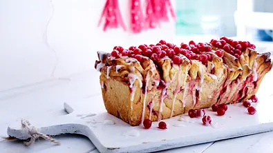Pull-apart-Cake mit Johannisbeerkonfitüre Rezept - Foto: LECKER @ Bauer Media Group