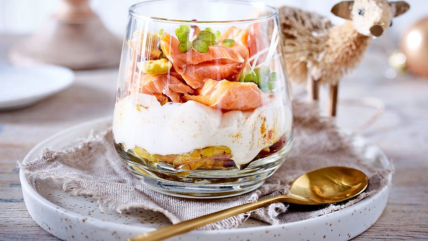 Pulled-Lachs-Trifle „Fix aufgetürmt“ Rezept - Foto: House of Food / Bauer Food Experts KG